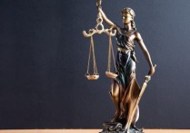 什麼是正義的象徵？概念、每個元素的特徵：女王、鱗片和劍。