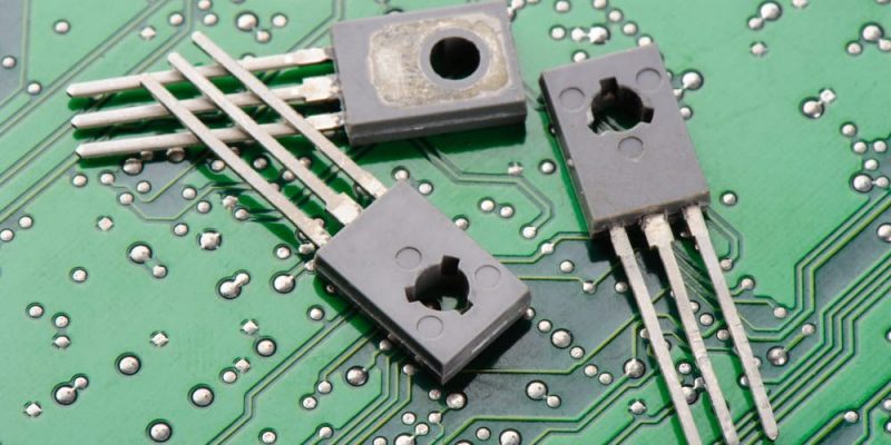 什麼是晶體管？起源、工作原理和積體電路類型