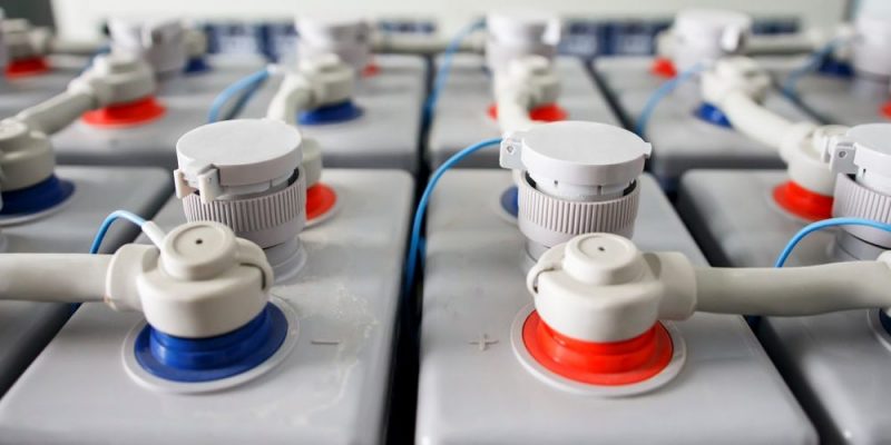 什麼是直流電？概念、類型、工作原理、和交流電的區別