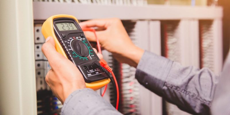 什麼是電壓？概念、存在類型、歐姆定律組成以及如何測量