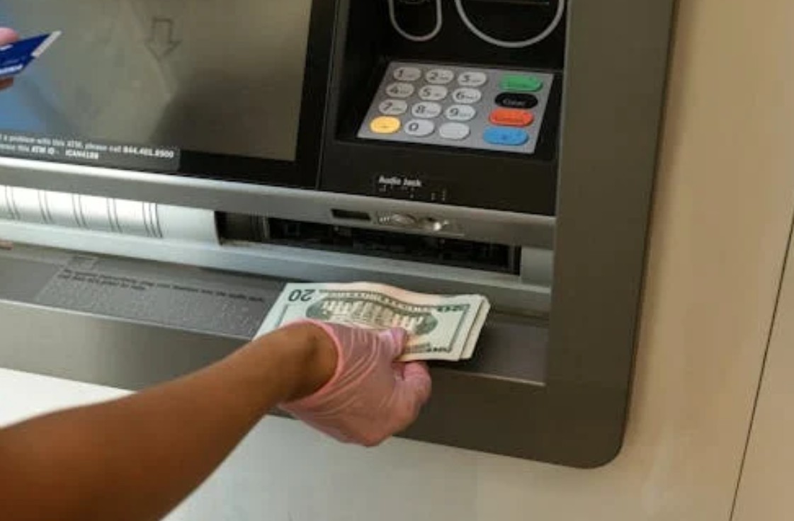 什麼是銀行?概念、特徵、類型 、特色、 範例 什麼是銀行?概念、特徵、類型 、特色、 範例