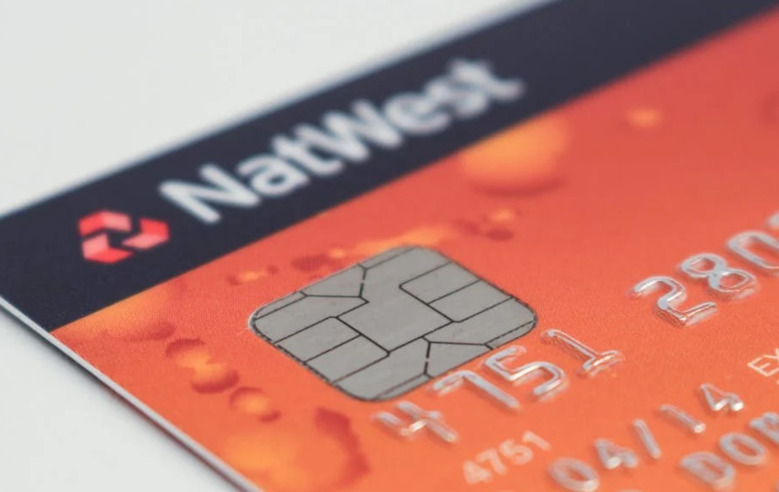 什麼是信用卡？概念、特徵、類型 、信用卡與金融卡