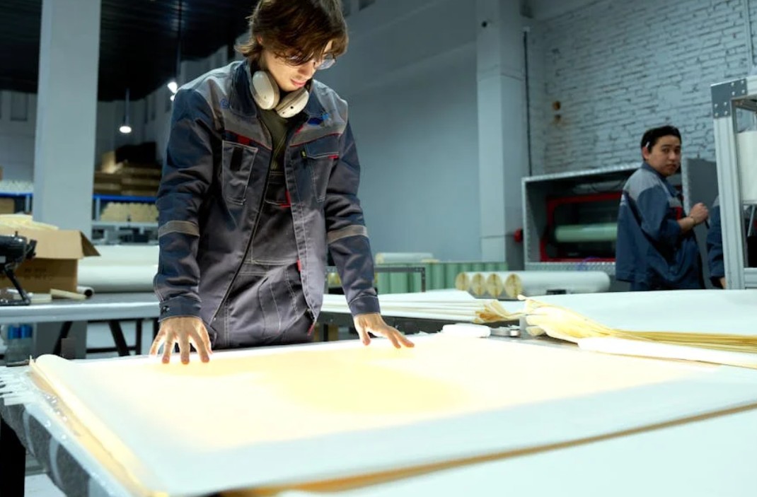 什麼是間接勞動？概念、特徵、直接與間接勞動、 範例