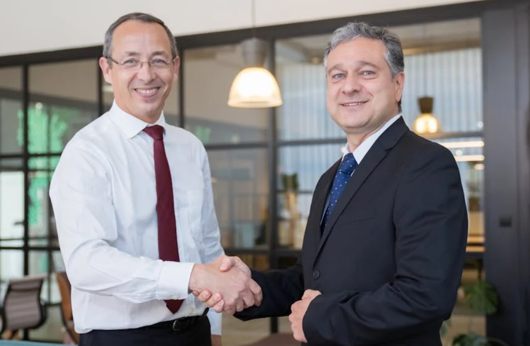 什麼是合作夥伴？概念、特徵、類型、 範例