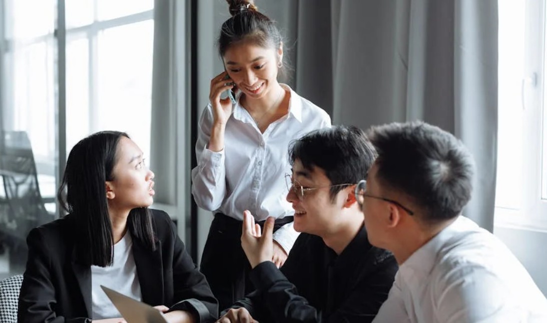 什麼是職員？概念、特徵、職責、範例